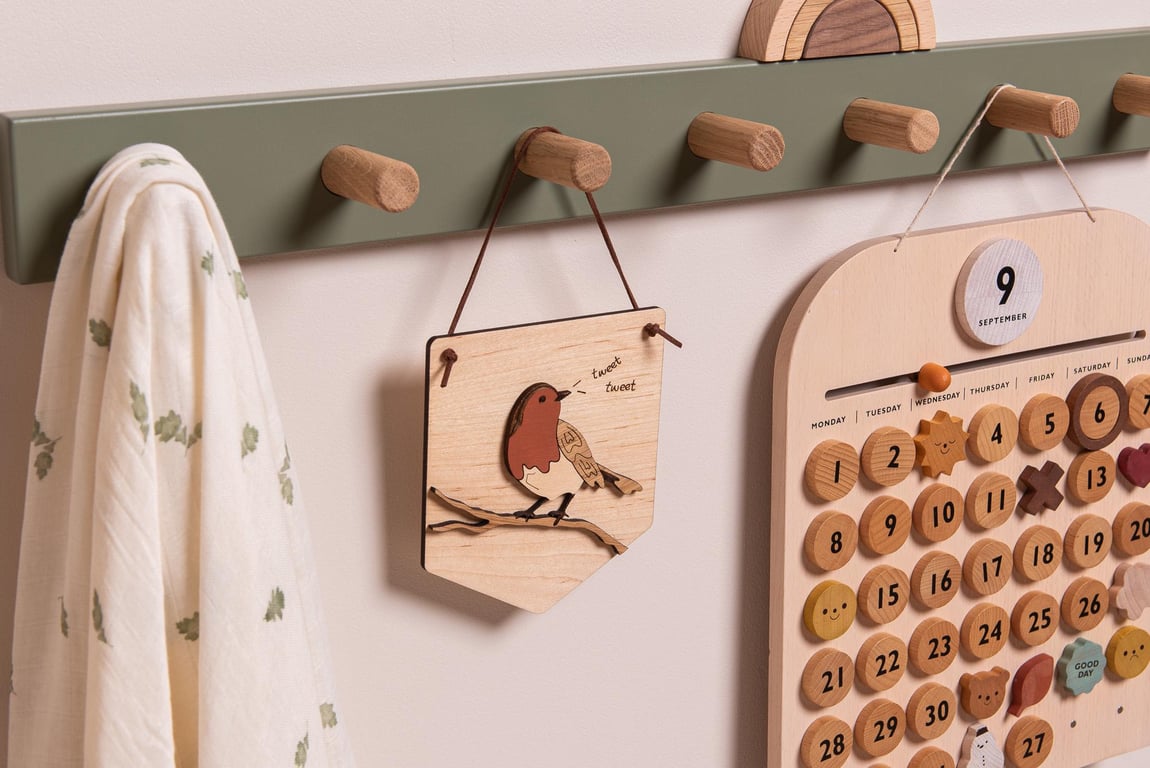 Tweet Tweet 3D Nature Hanging Pennant Flag - Perched Robin. Wall Flag with Robin