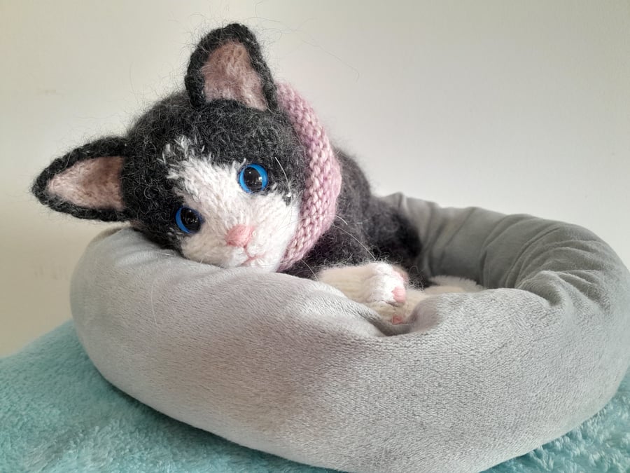 Knitted Mohair Kitten, dotpebblesknits design