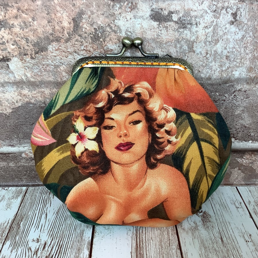 Burlesque 50s glamour girls coin frame purse with kiss clasp
