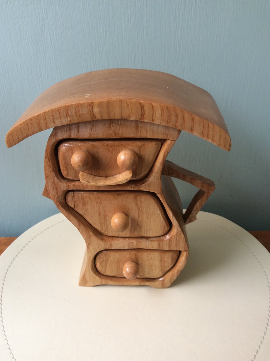 Happy person jewellery box.