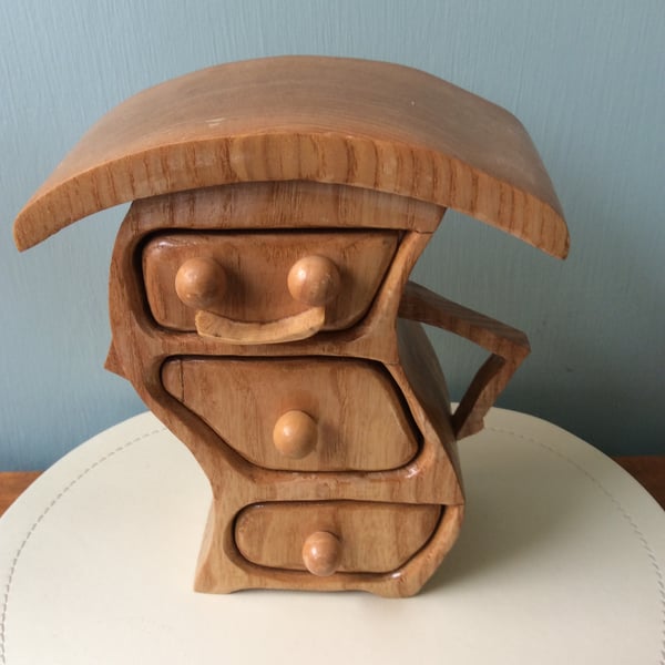 Happy person jewellery box.