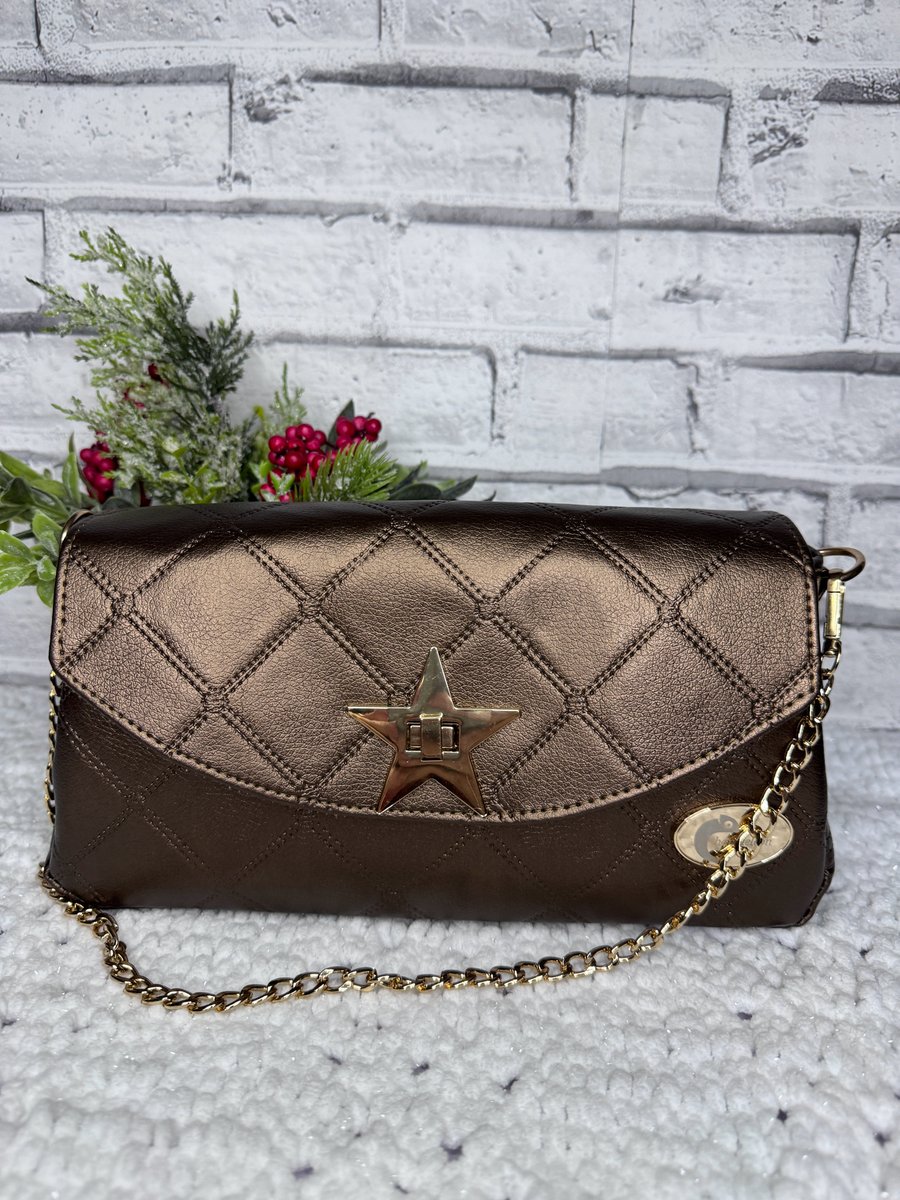 Handbag in Copper faux leather with gold chain