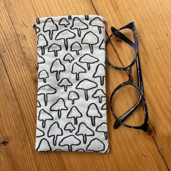 Mushroom Print Quilted Fabric Glasses Case