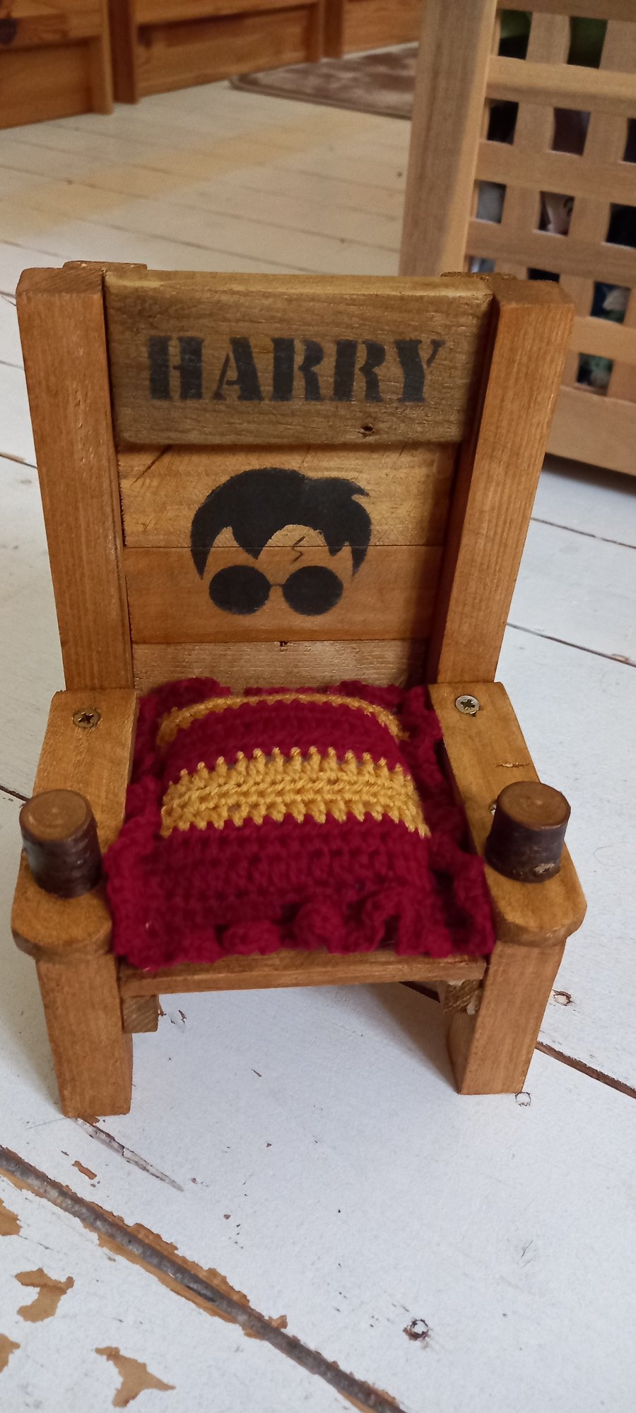 Harry inspired handmade minature chair watch standphone holder