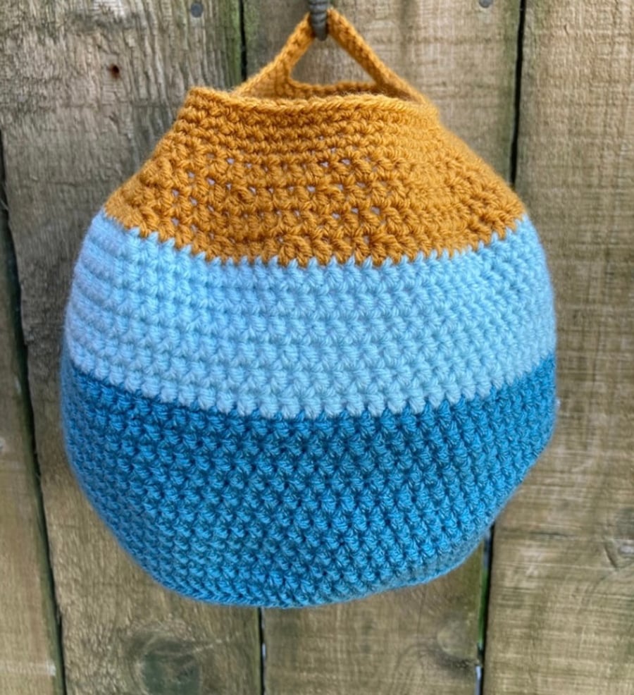 Crochet hanging basket in blue and gold 