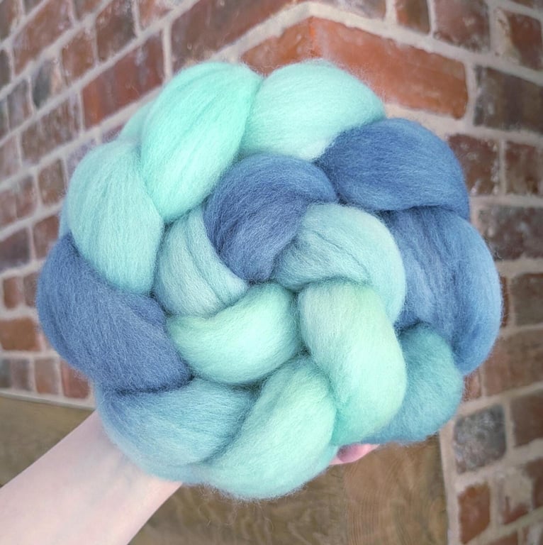 Hand Dyed Falkland Merino Top 104g Spinning Fibre - Seafoam