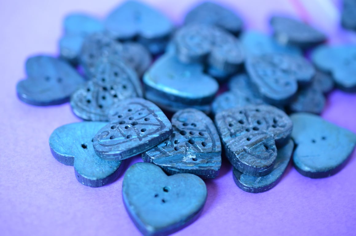 Coconut Shell Petrol Blue Dyed Heart Leaf Buttons 6pk 22mmx22mm Button (CC6)