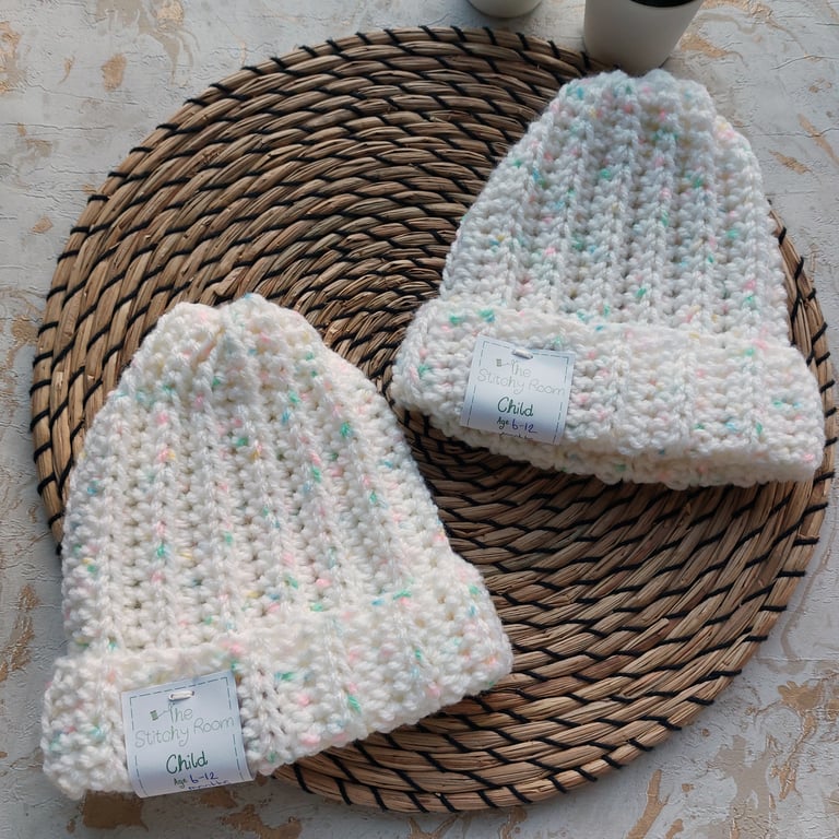 Crochet Hat Beanie White & Pastel Fleck Age 6-12 Months