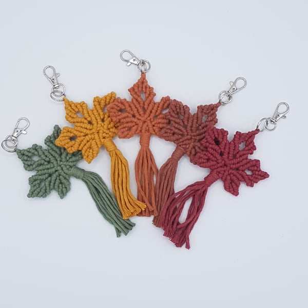 macrame keyring, maple leaf keychain, bag accessory