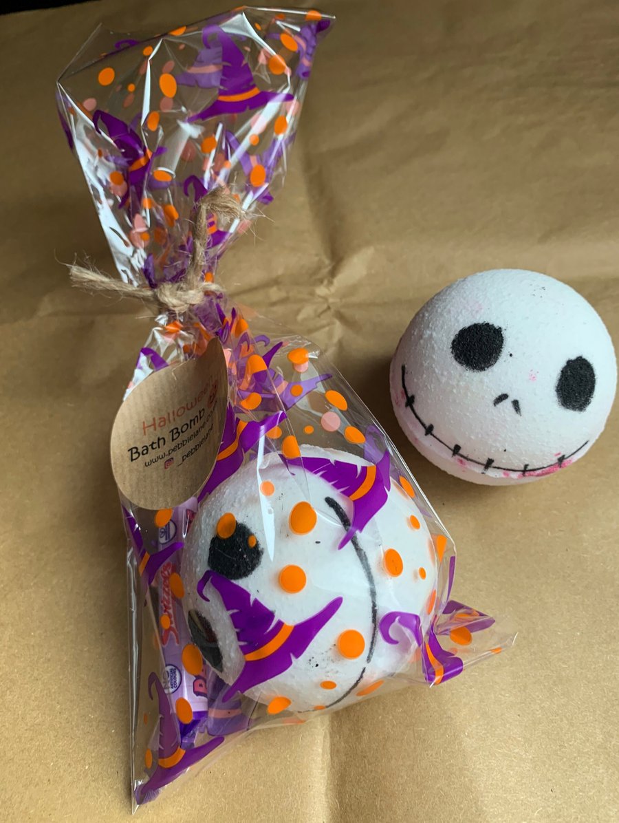 Halloween face skeleton Bath bomb