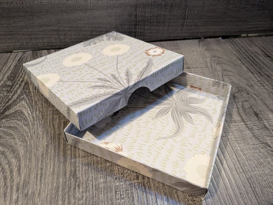 'Light Florals Pair' - Two ultra-thin gift boxes with separate lids