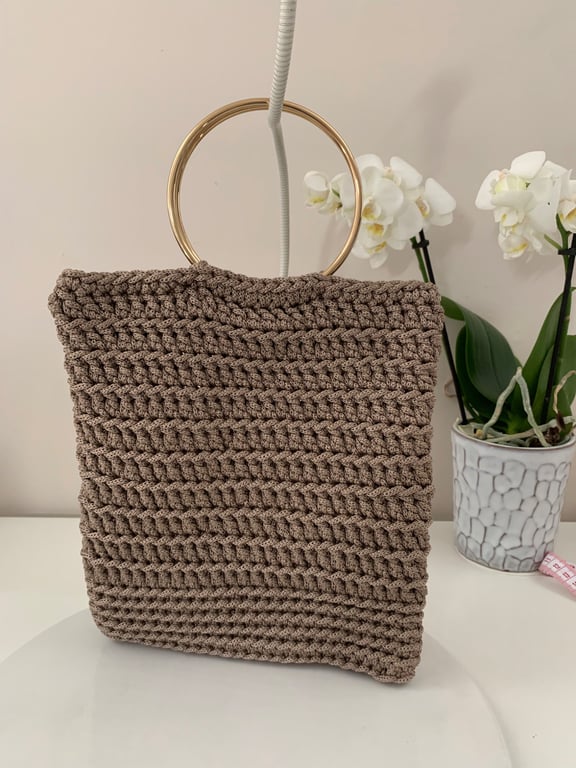Lovely handbag with round metal handles