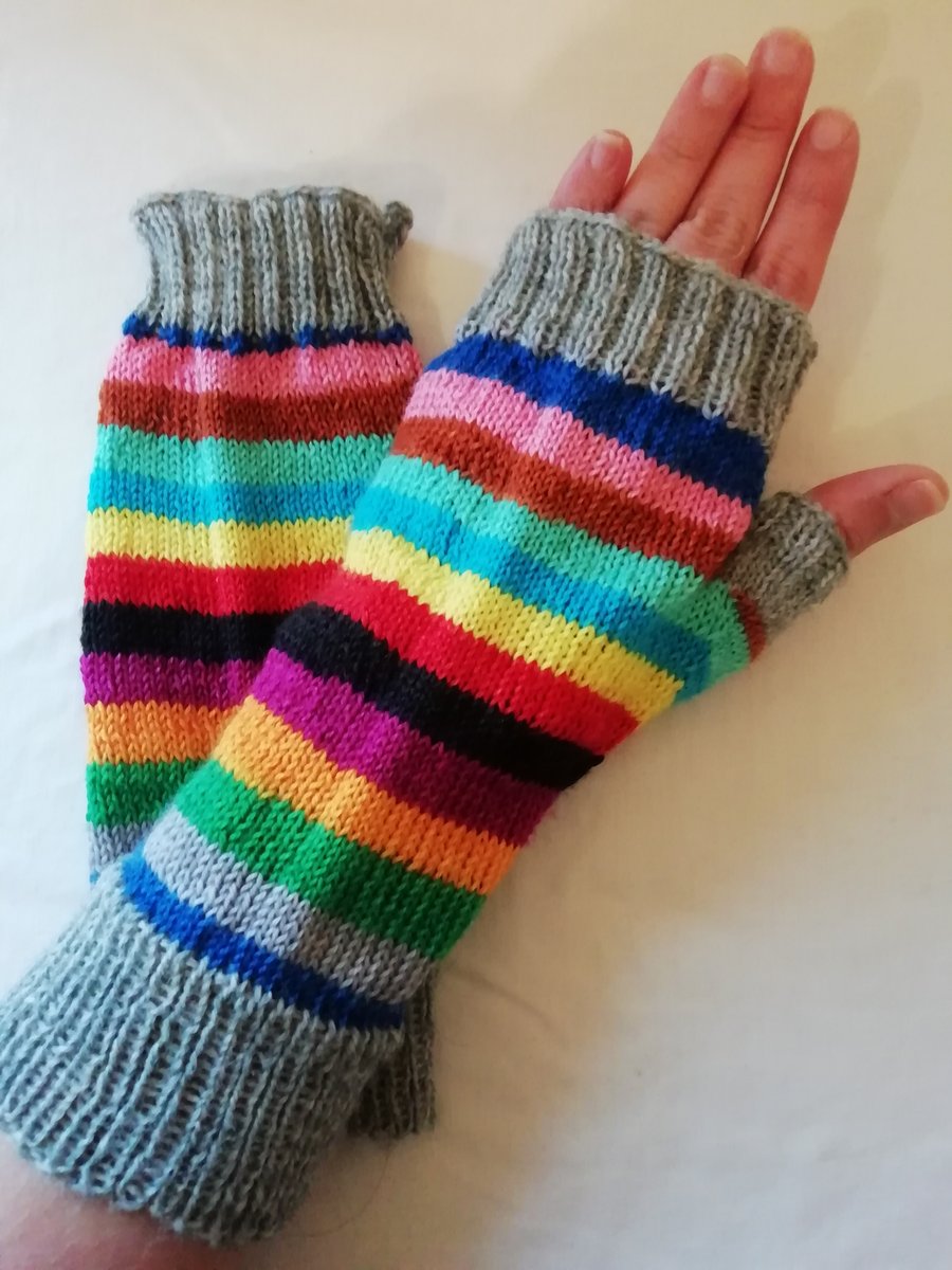 Fingerless gloves, hand knitted - Mind The Gap 