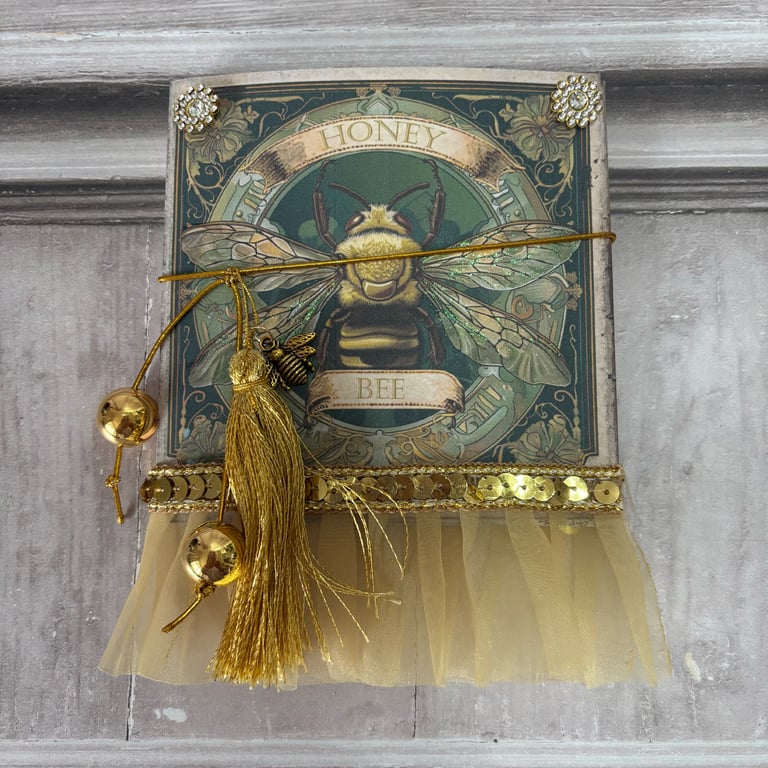 Folio - The Beekeeper by Carolee Crafts PB2 0031