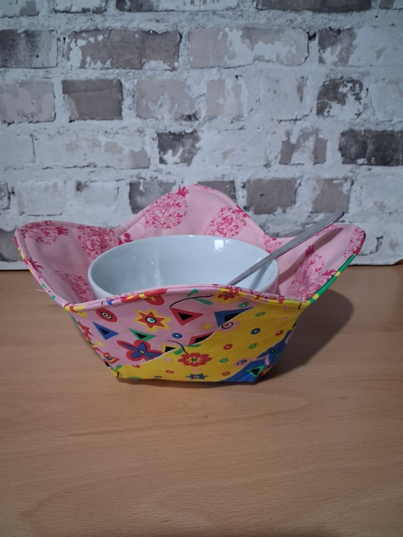 REVERSABLE BOWL COSY IN BRIGHT COLOURFUL FABRIC