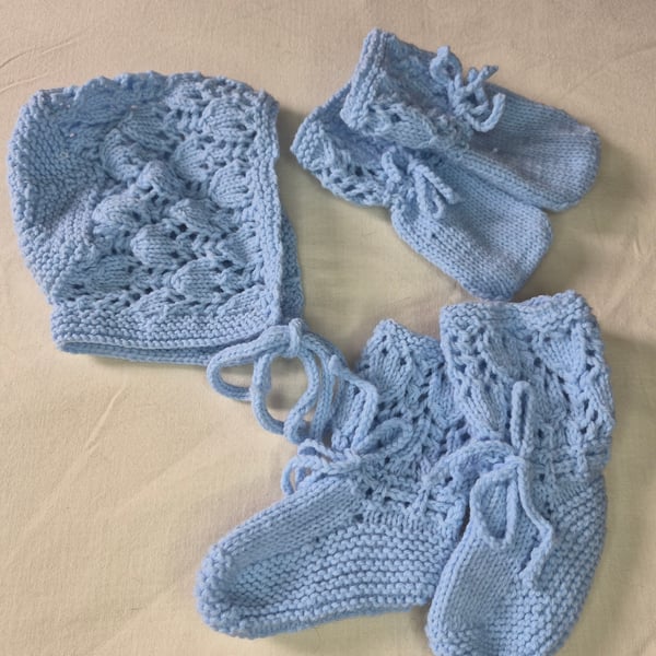 Traditional bonnet, booties and mittens
