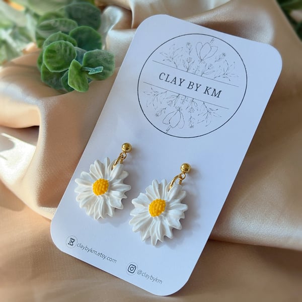 Daisy Polymer Clay Earrings - Floral Birthday Gift for Her - White Jewelry 