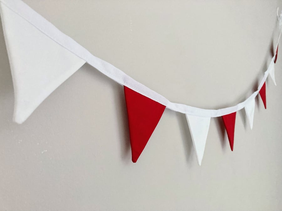 Red and white mini bunting. England themed. 1 meter fabric bunting.