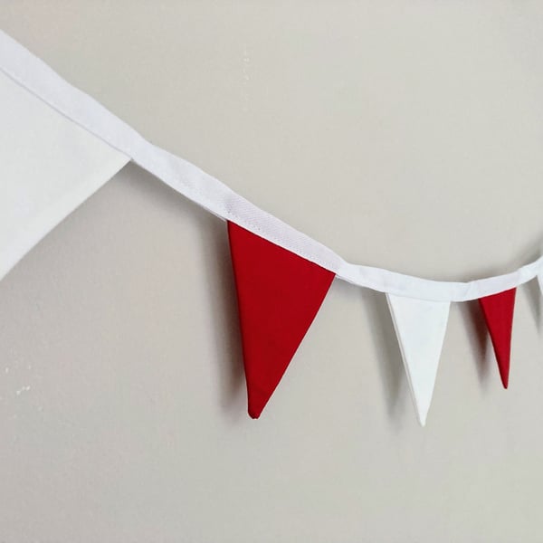 Red and white mini bunting. England themed. 1 meter fabric bunting.