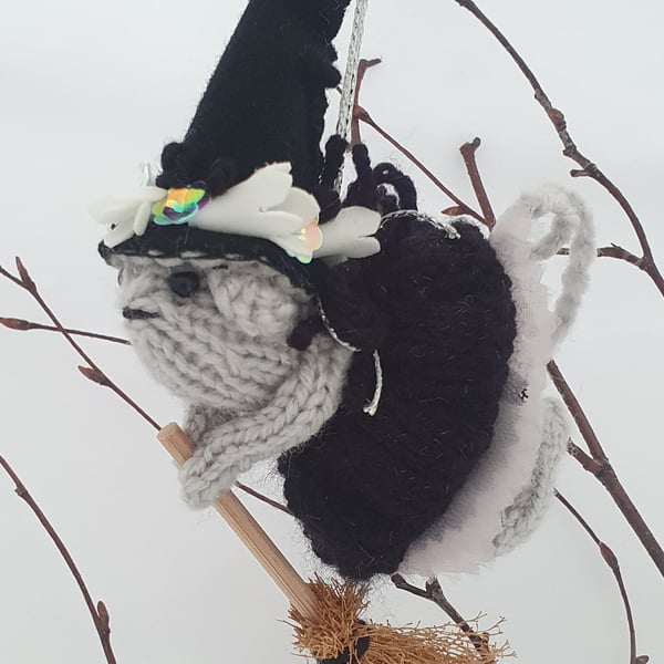 Hand Knitted Mini Witch Mouse -Magda