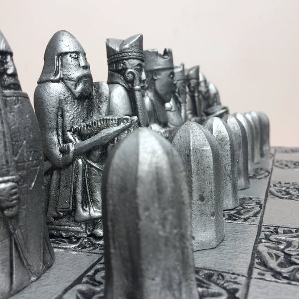 Traditional Handmade Lewis Chess set in Antique Gold & Silver Effect (V2) (Chess