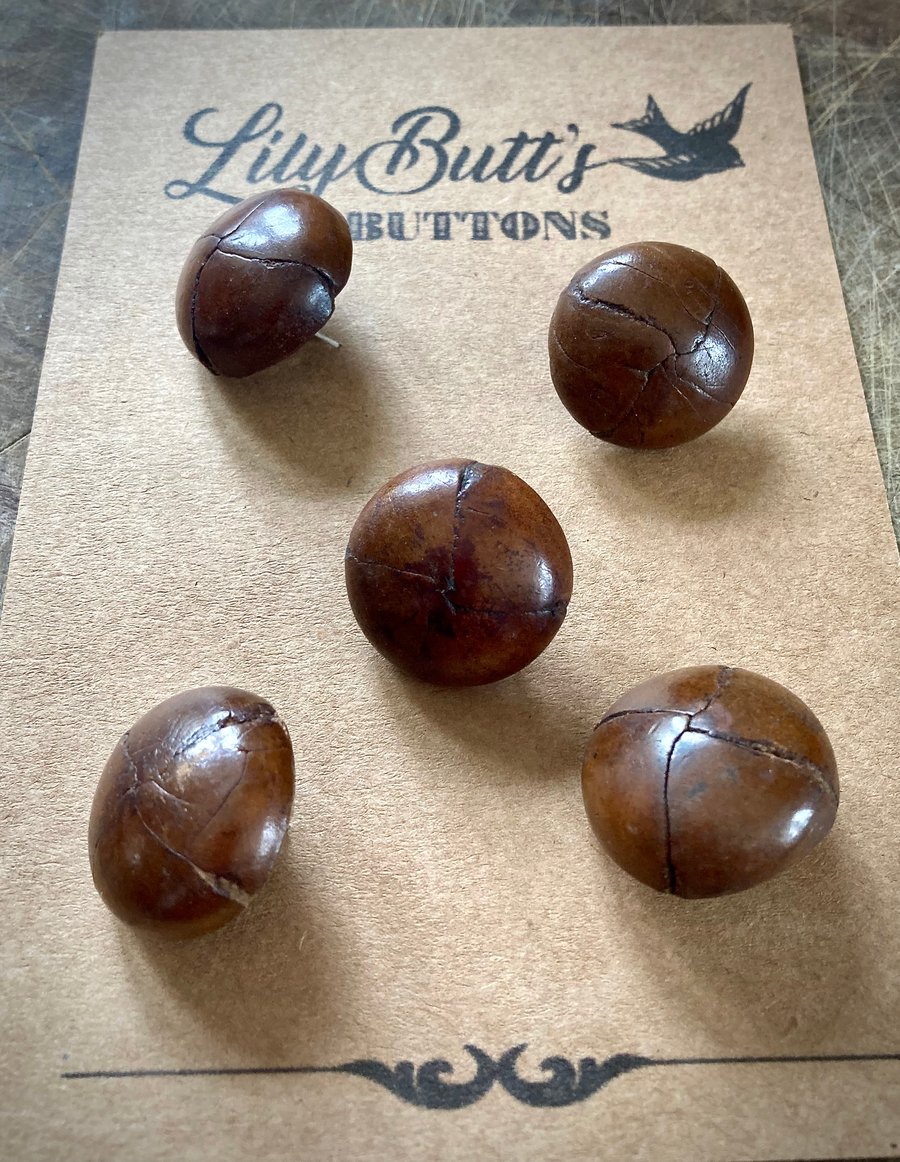 5 Vintage Leather Buttons 26mm