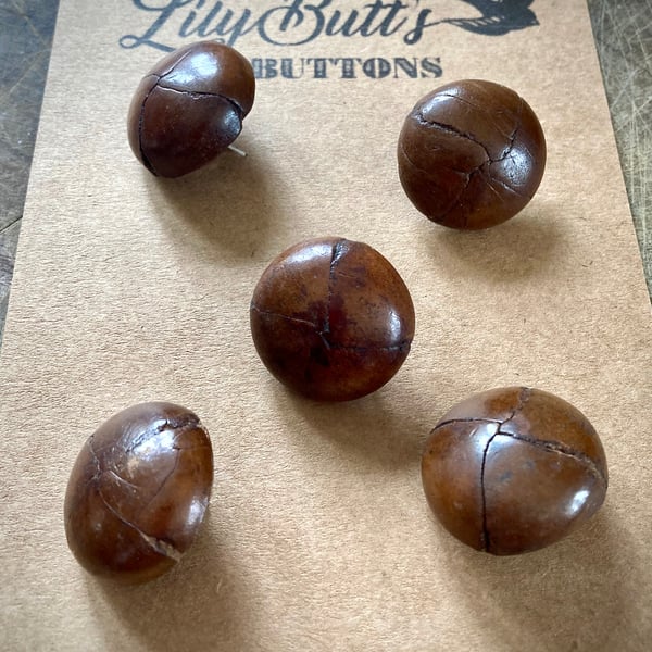 5 Vintage Leather Buttons 26mm