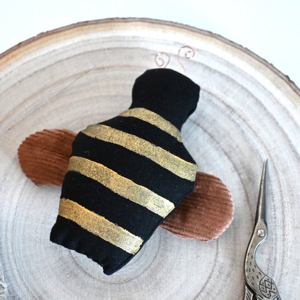 primitive bee keepsake 