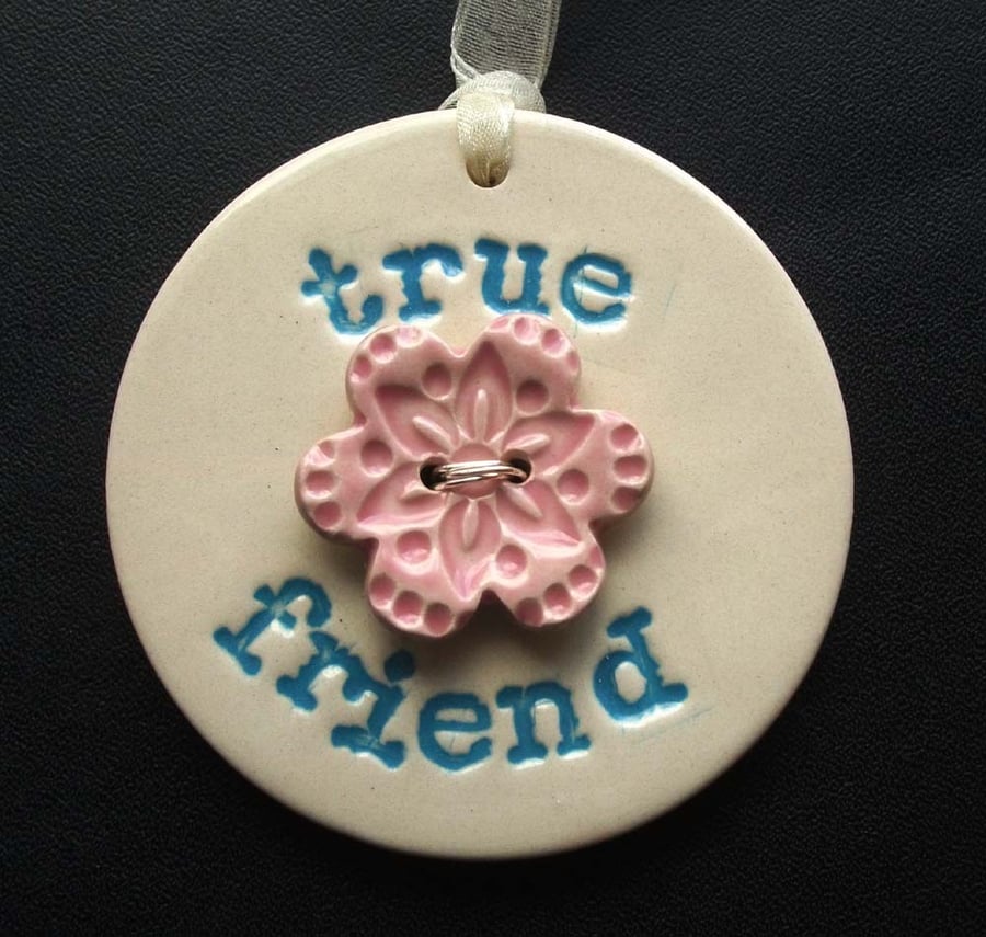Ceramic decoration with flower button True Friend