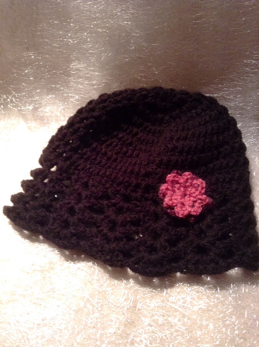 Wool hat with flower decoration