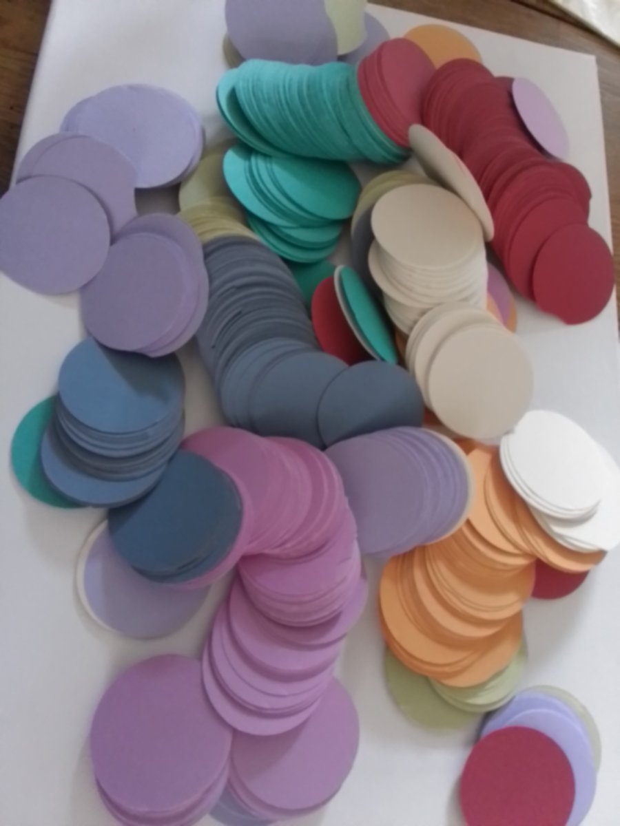 Card circles for crafting. Slight seconds. Ref 368