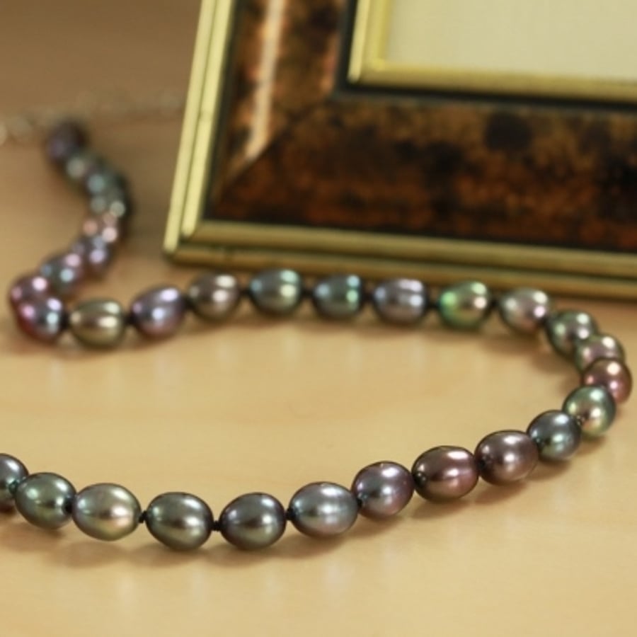 Freshwater Pearl Necklace Peacock Shades