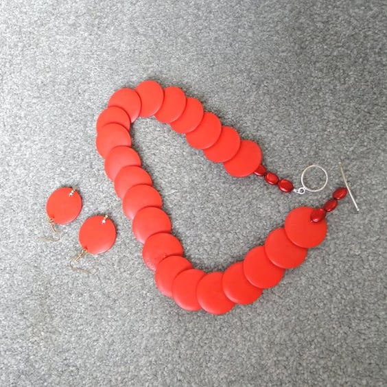 Necklace and earrings of bright red disks  Fun  Daytime Light weight
