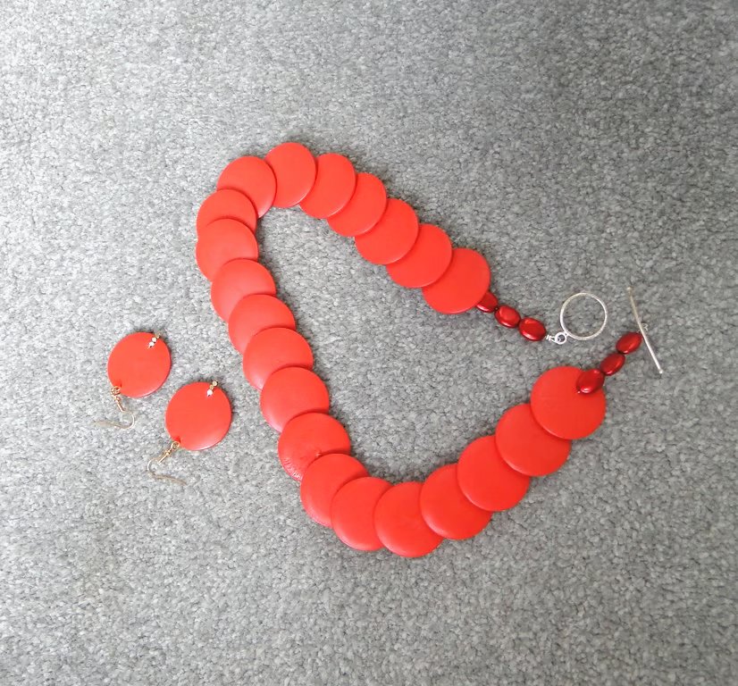 Necklace and earrings of bright red disks  Fun  Daytime Light weight