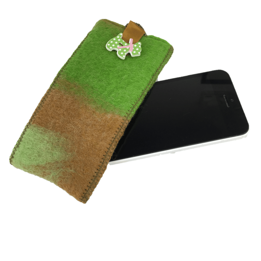 Felted sleeve for iPhone 5 in green and brown with scottie dog