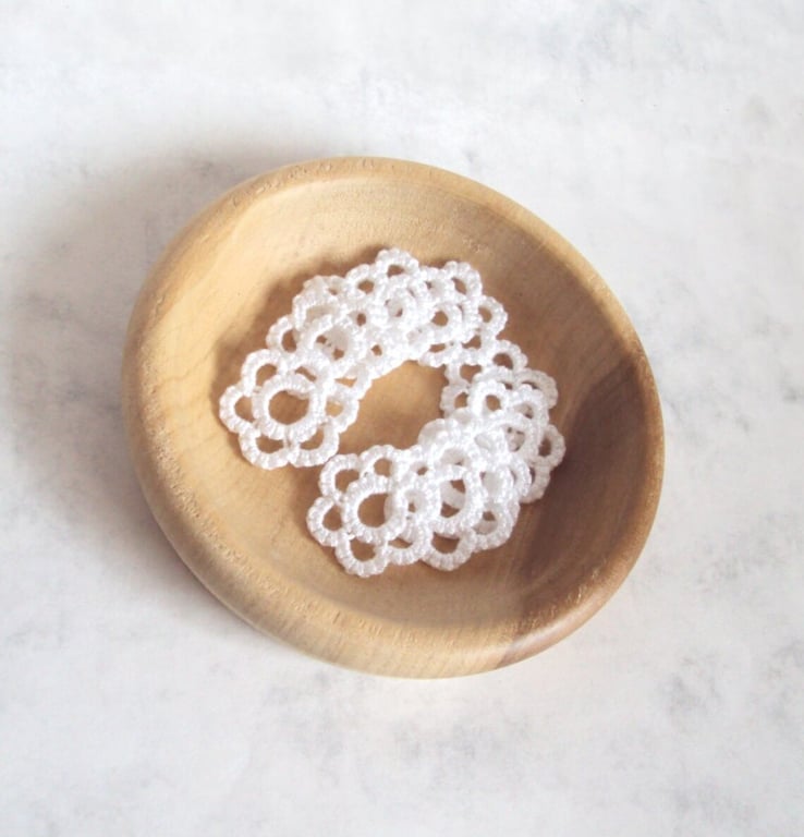 Handmade White Lace Applique Flowers - Pack of 10