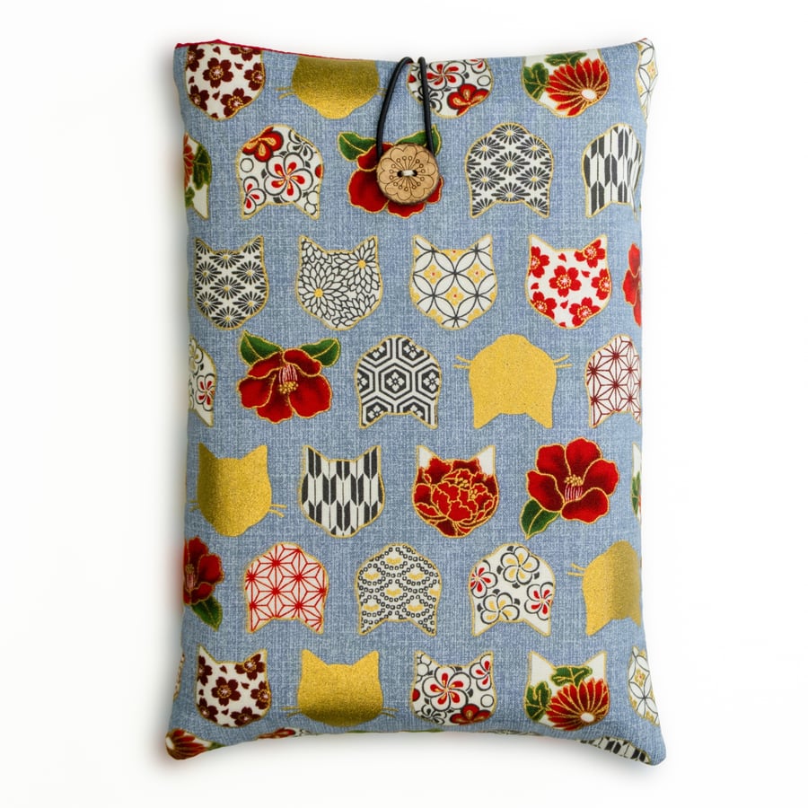 Cats & Flowers Book Sleeve – Japanese Cotton Book Protector with Coconut Button
