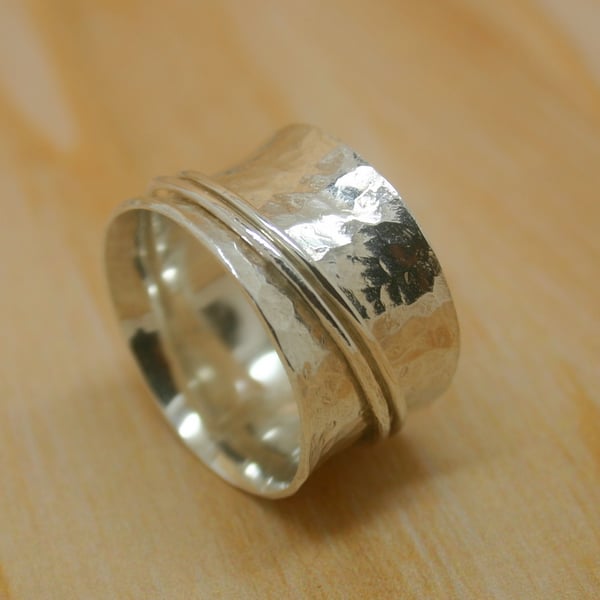 Hammered sterling silver spinner ring size T
