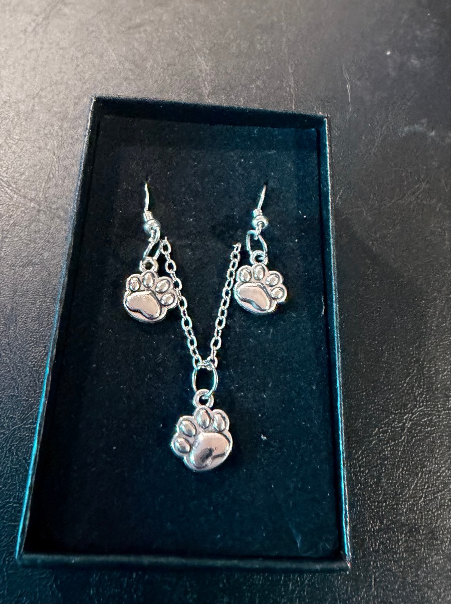 Paw prints Earrings & Necklace Set 