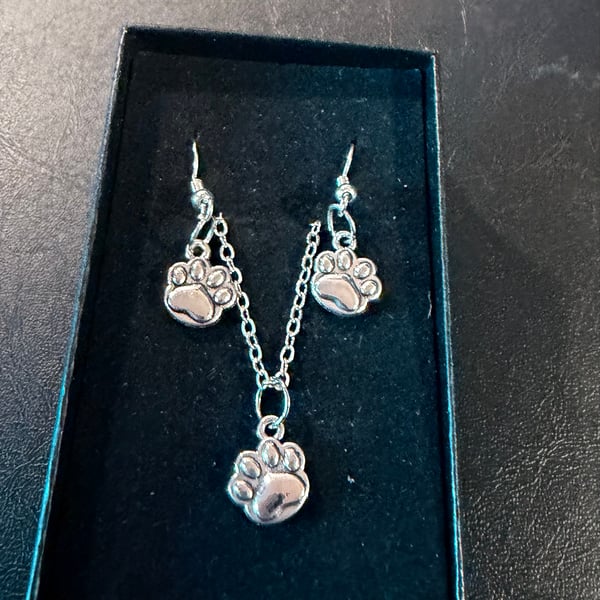 Paw prints Earrings & Necklace Set 