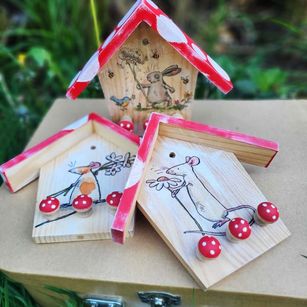 Small Wooden Wall Hook Rack - Mouse Design - Jewellery & Key Organiser for Kids 