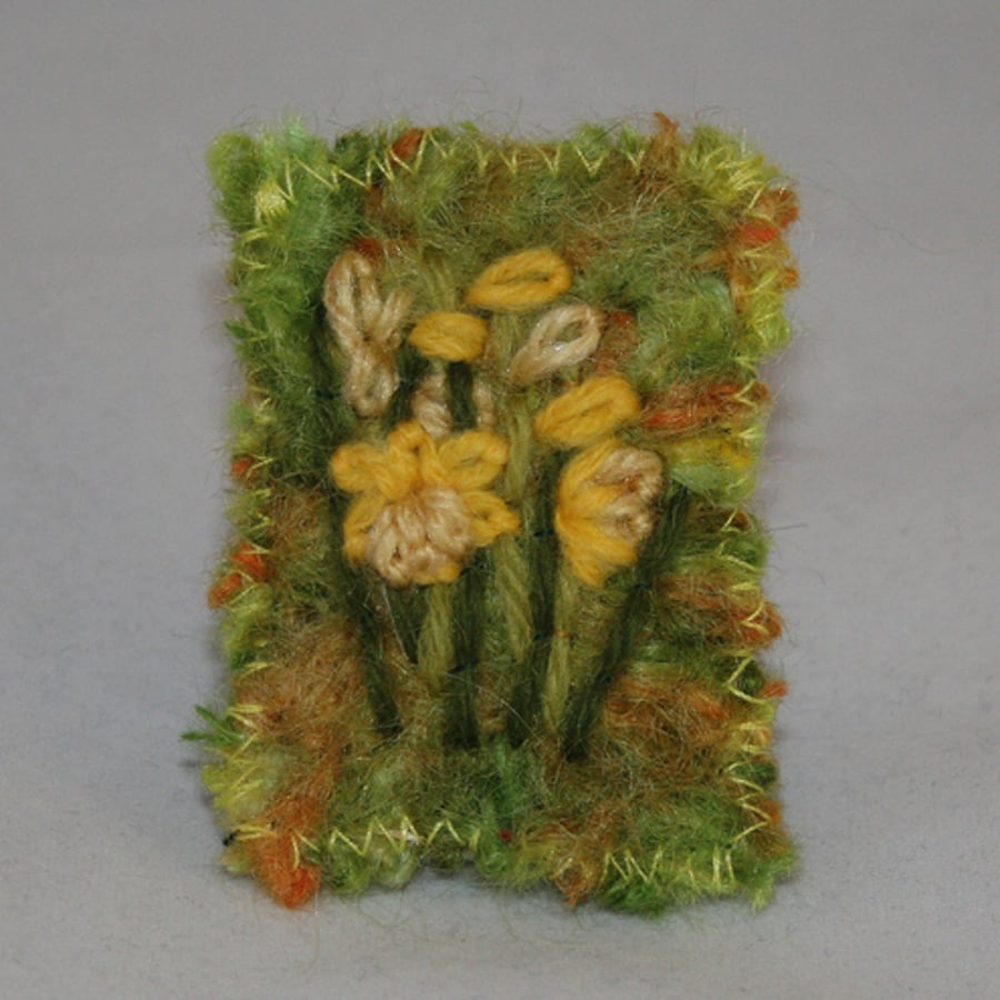 Daffodils in wool - Brooch