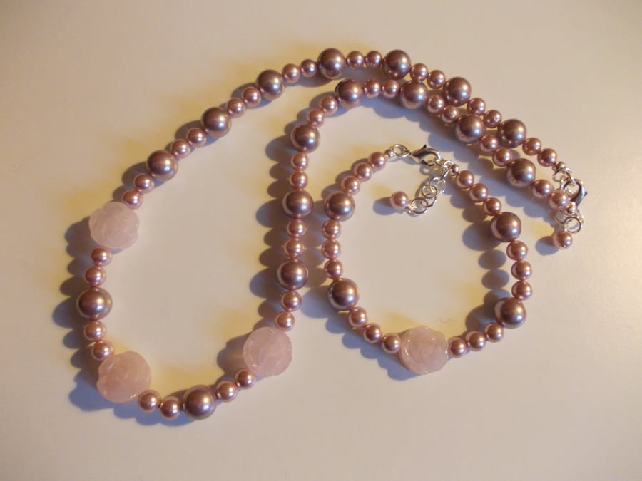 Shell pearl and rose quartz set