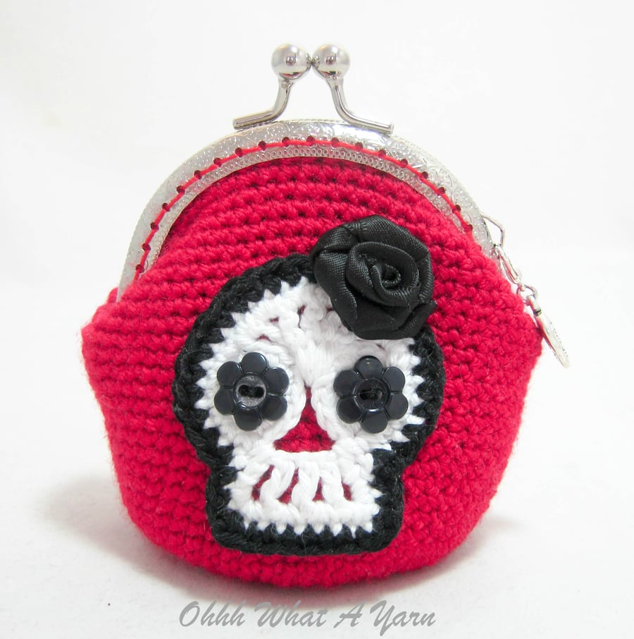 Red and black crochet skull coin purse 