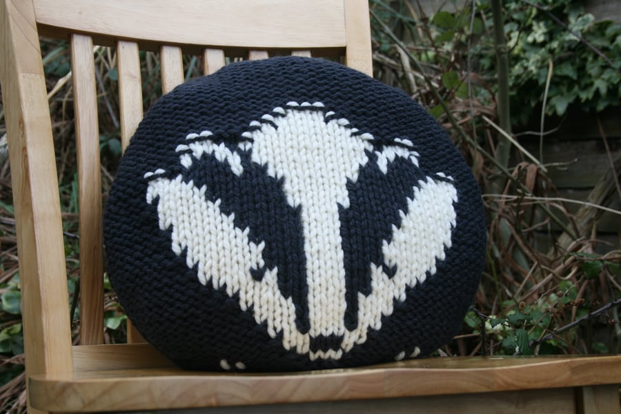 KNITTING PATTERN in pdf - A Badger Cushion