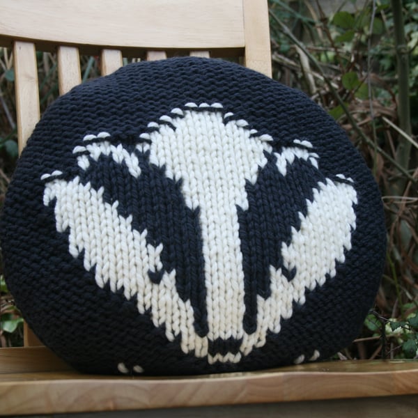 KNITTING PATTERN in pdf - A Badger Cushion