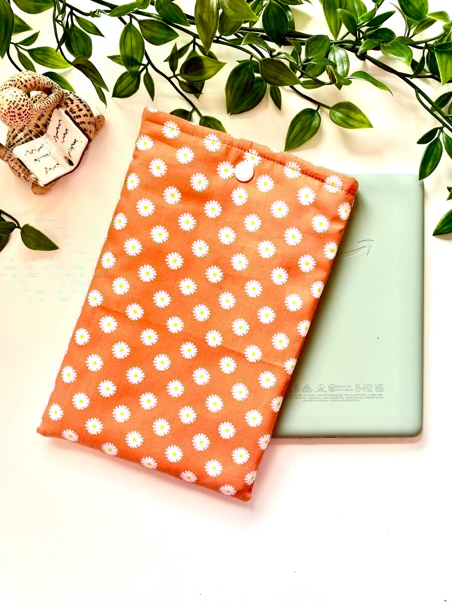 Handmade Daisy  Kindle Sleeve, E-reader pouch, Fabric Sleeve, Kindle Case