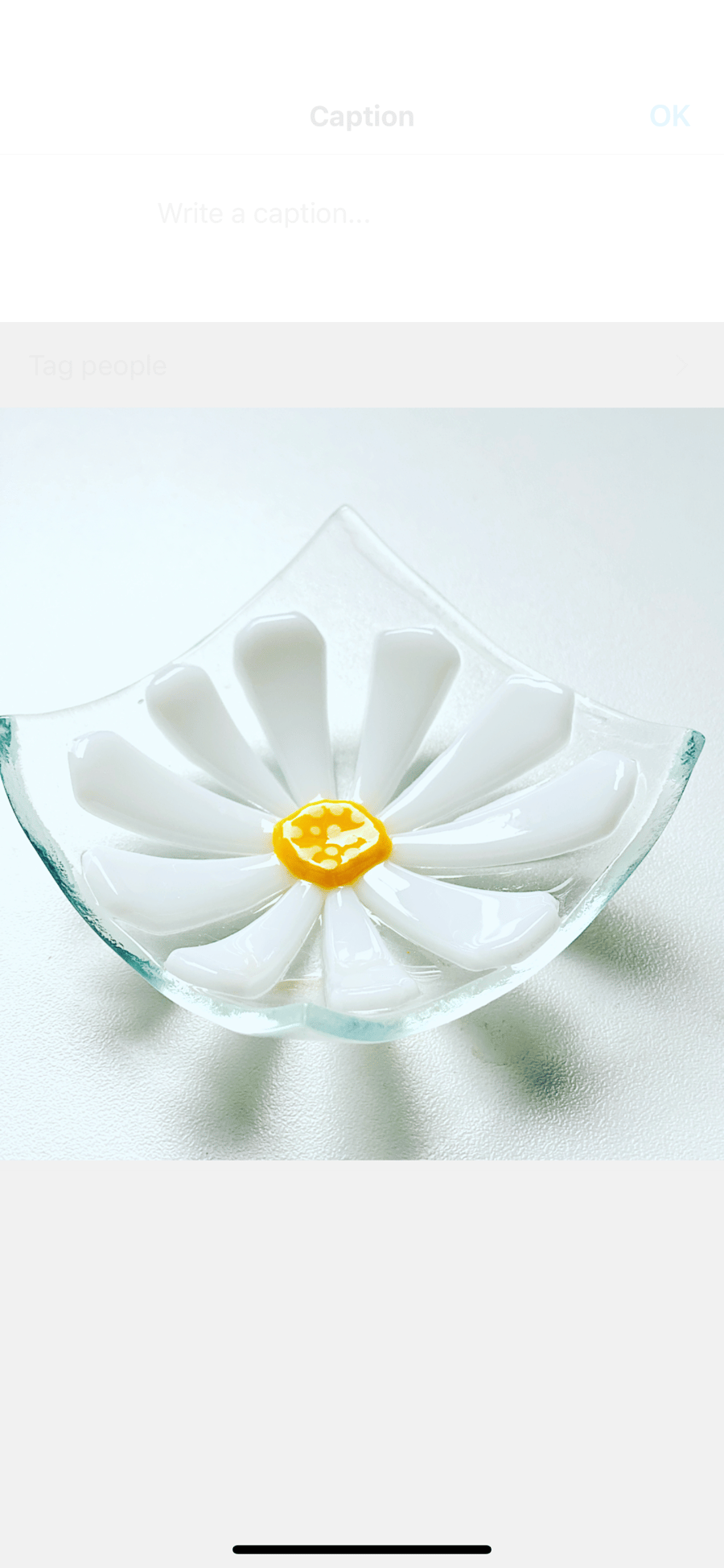 Daisy  dish - fused glass trinket dish 