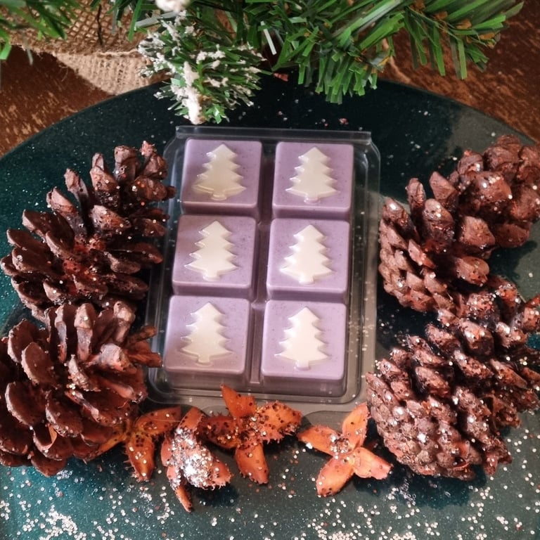 Soy Wax Melts in Christmas Tree Clamshell 110g Mistletoe Kiss Fragrance Gift