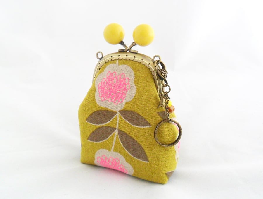 Small coin purse with bobble clasp and key ring